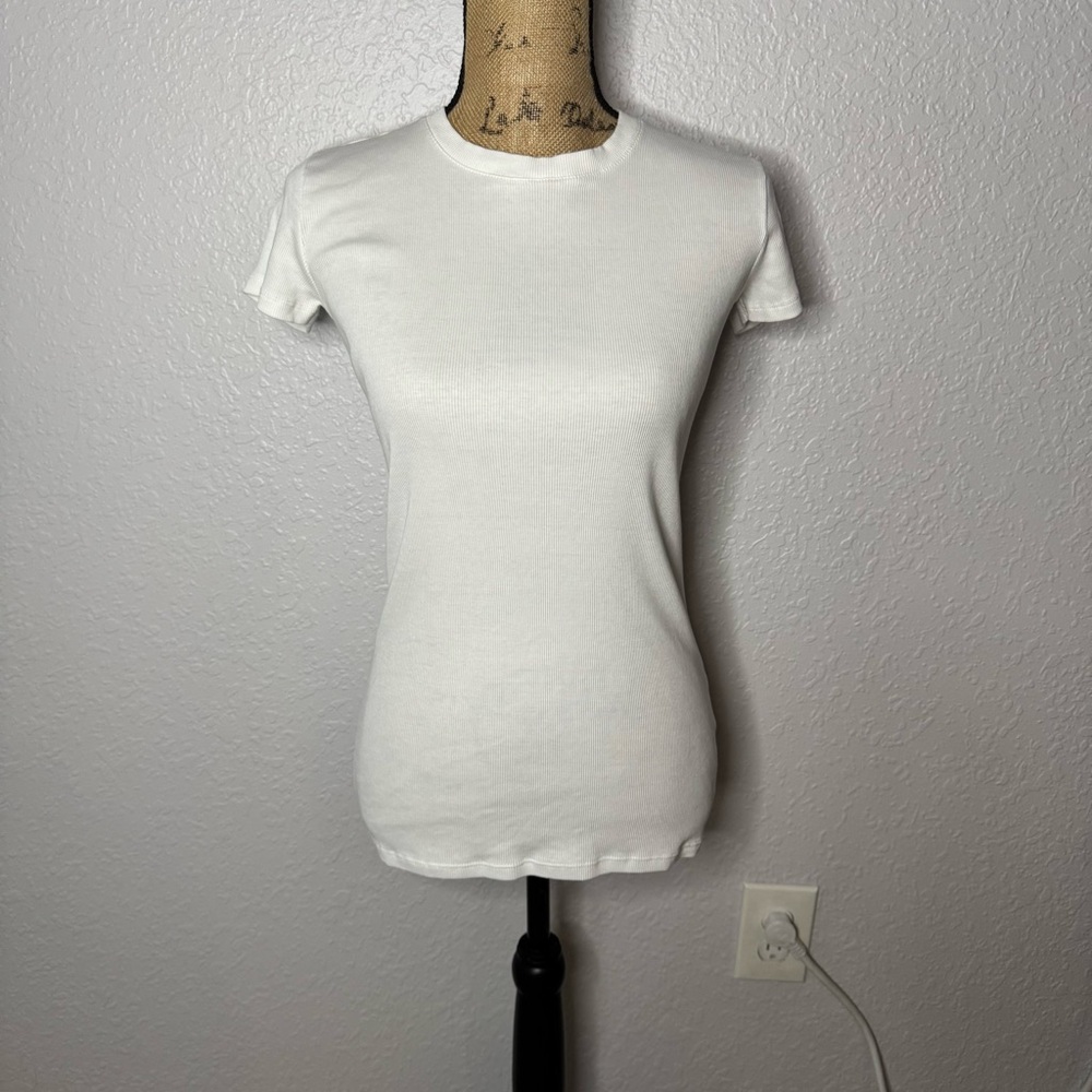 Leallo White Ribbed Fitted Crew Neck Cap Sleeve Shirt Size M Cotton Minimalist
